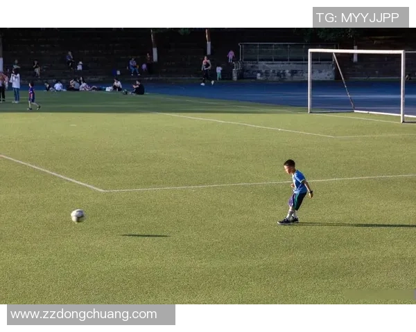 足球明星的平民生活照揭示他们不为人知的真实一面与奋斗历程